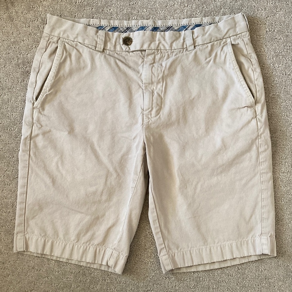 BROOKS BROTHERS light gray Bermuda shorts, Waist 33.